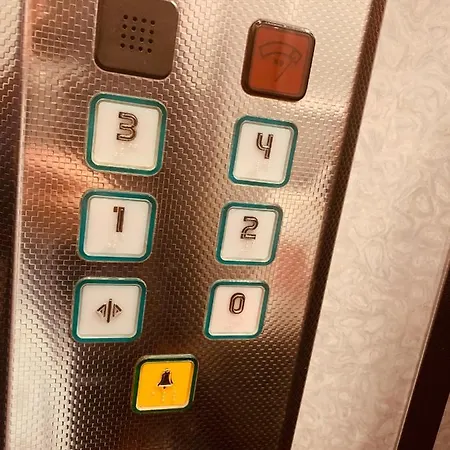 Blue Prague מלון דירות 3*