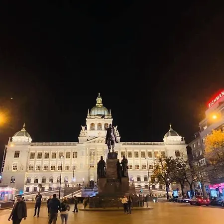 מלון דירות Blue Prague 3*